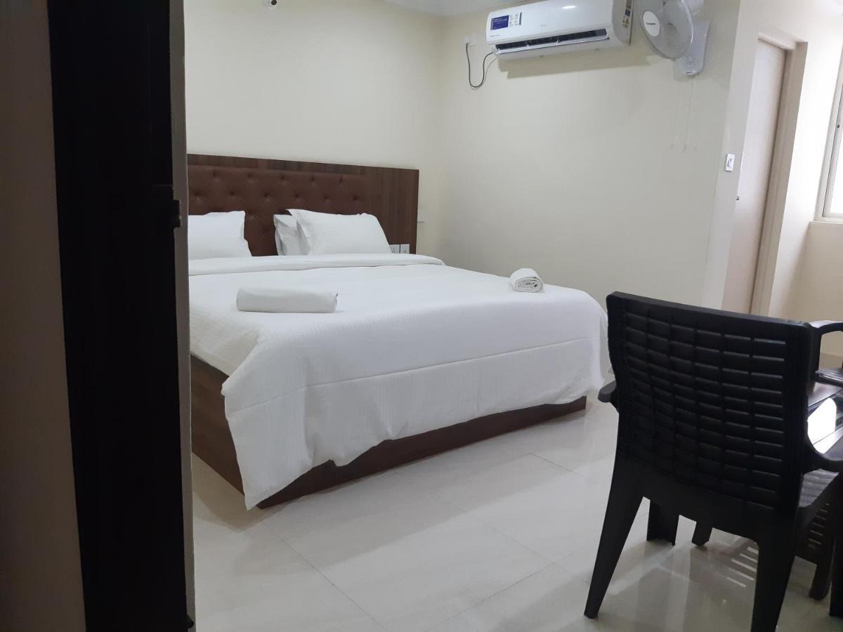 Cnr Residency Hotel Madanapalle Exterior photo