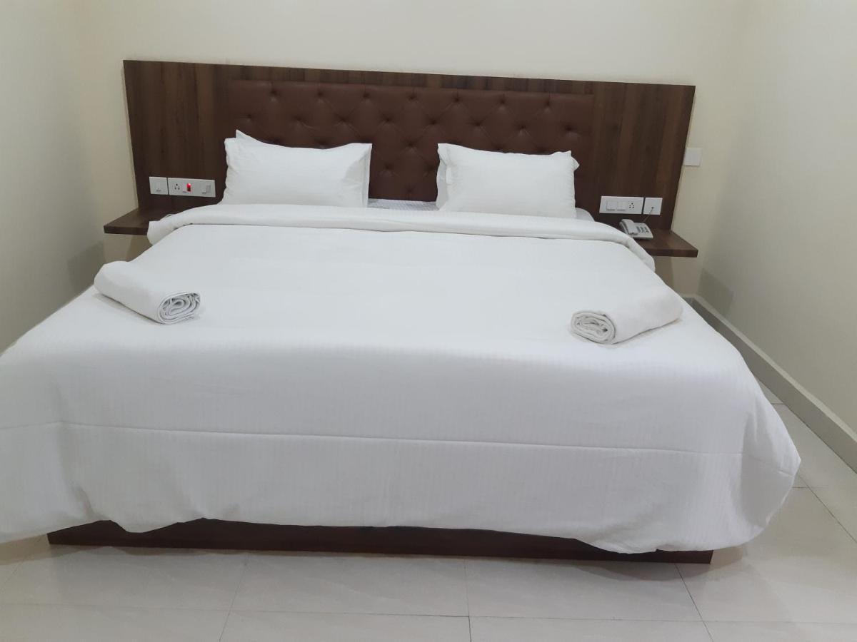 Cnr Residency Hotel Madanapalle Exterior photo