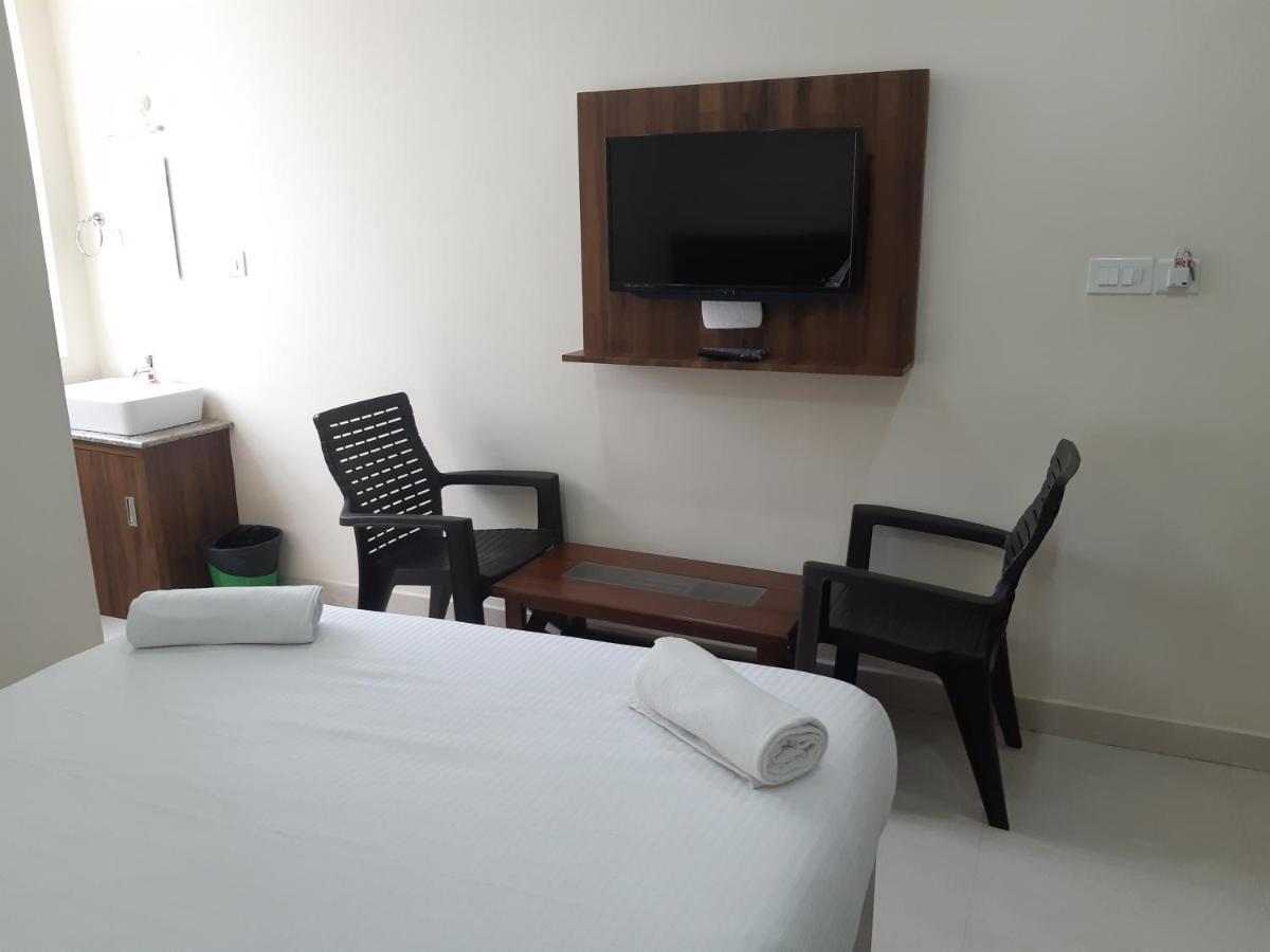 Cnr Residency Hotel Madanapalle Exterior photo