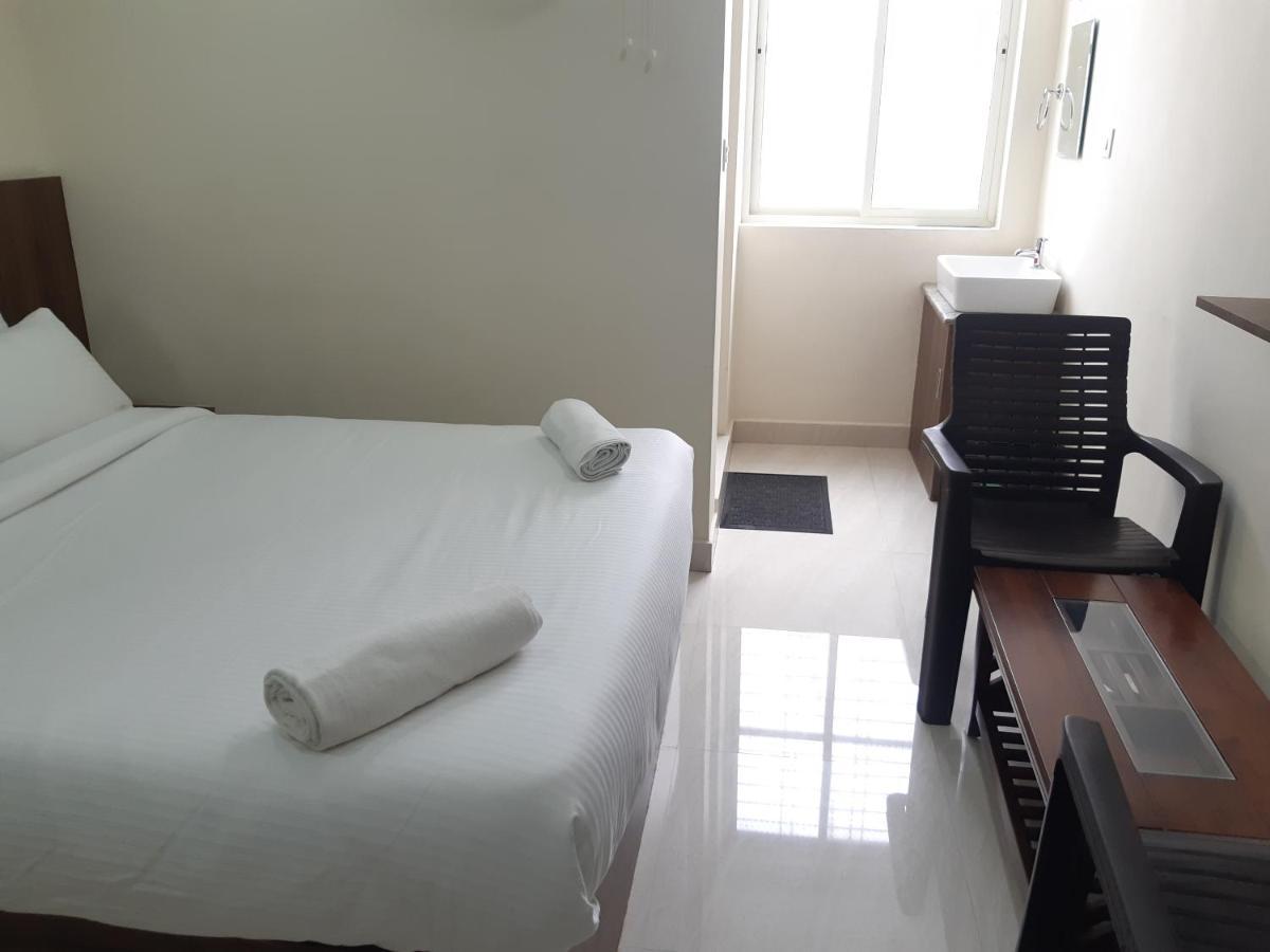 Cnr Residency Hotel Madanapalle Exterior photo