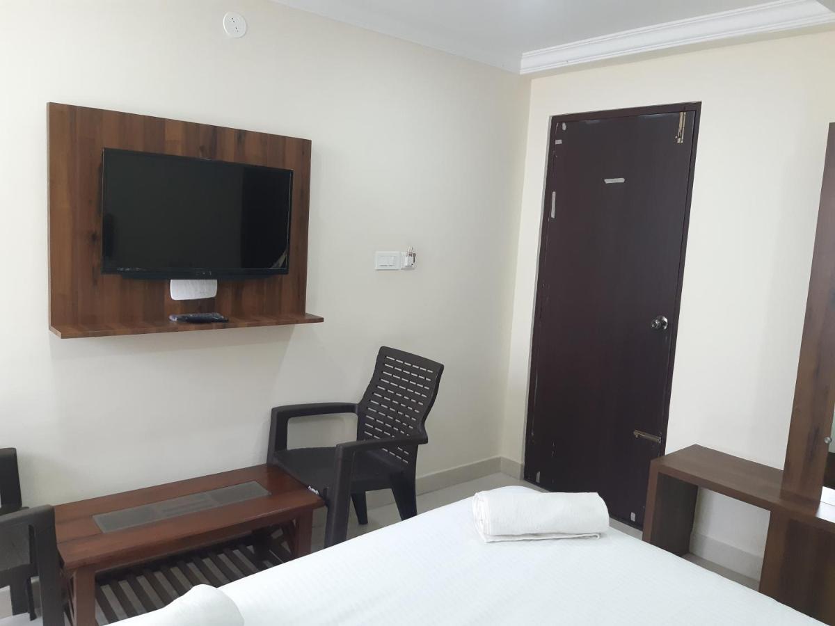 Cnr Residency Hotel Madanapalle Exterior photo